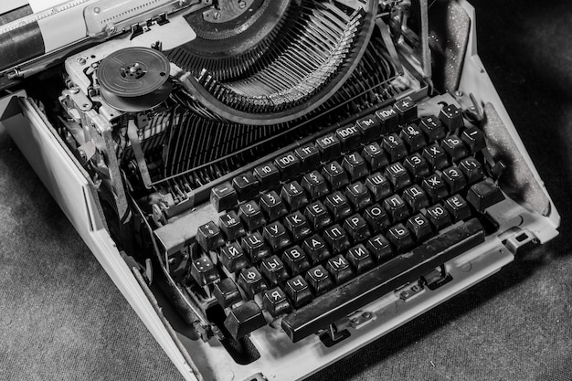 Retro w stylu maszyny do pisania na stole