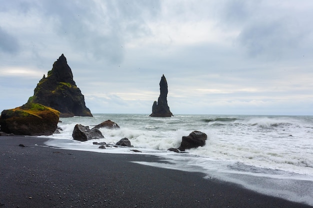 Reynisfjara Lawa Widok Na Plażę, Krajobraz Południowej Islandii. Czarna Plaża Vik