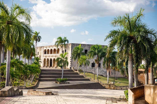 Zdjęcie rezydencja alcazar de colon diego columbus położona na placu hiszpańskim strefa kolonialna miasta zadeklarowanego jako santo domingo dominikana