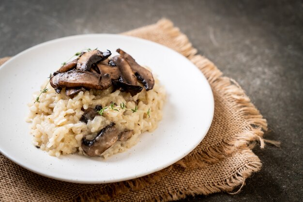 Risotto z grzybami i serem