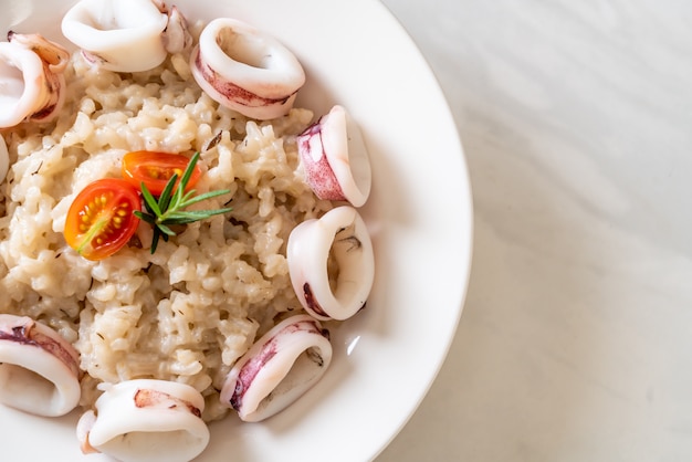 Risotto Z Kalmarów Lub Ośmiornic