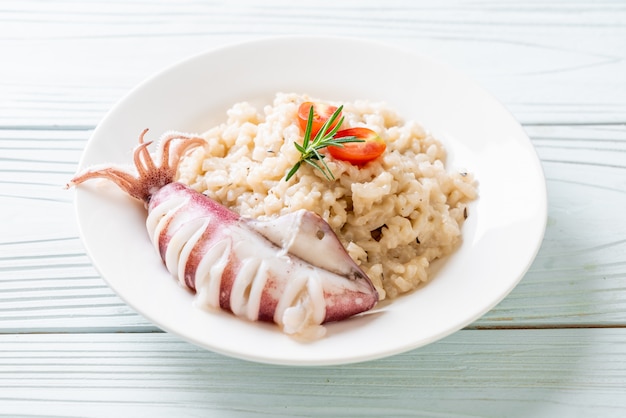 risotto z kalmarów lub ośmiornic