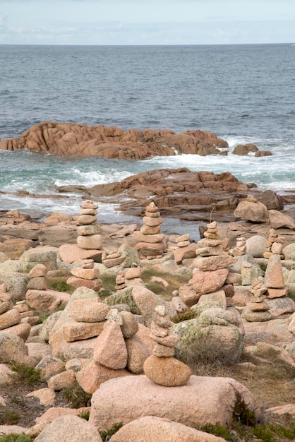 Rock Stack na angielskim cmentarzu, plaża Trece Head w Costa de la Muerte, Galicja, Hiszpania