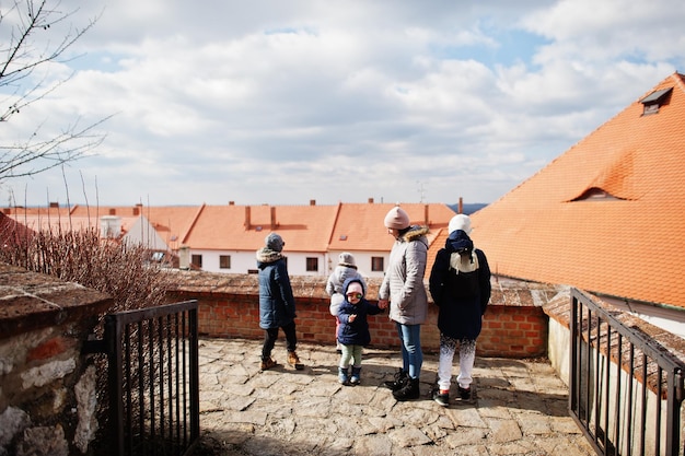 Rodzinne Spacery Po Zabytkowym Zamku Mikulov Morawy Czechy Stare Europejskie Miasto