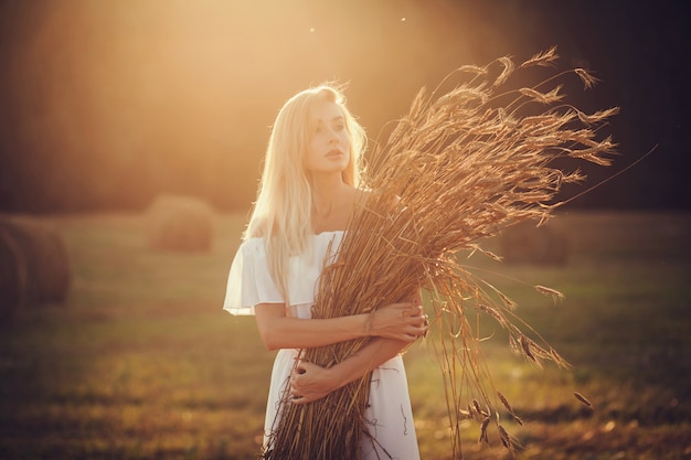 Romantyczna blondynka portret