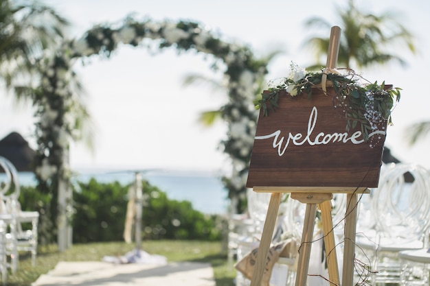 Romantyczna ceremonia ślubna na plaży