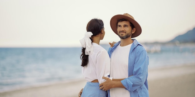 Romantyczna Para Koncepcja Wakacji Letnich Na Plaży