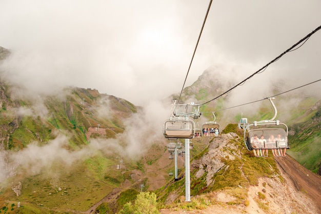 Ropeway na szczycie Roza Peak. Soczi, Krasnodar Krai, Rosja