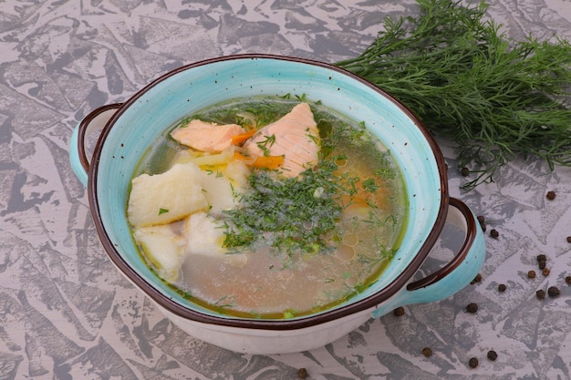 Rosół Z Domowym Makaronem Na Bogatym Bulionie Zdjęcie Do Kawiarni Lub W Menu