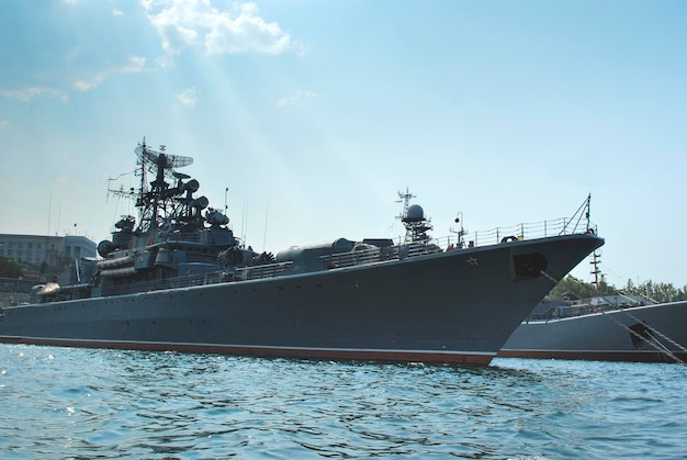 Rosyjski okręt wojenny w Zatoce Sewastopol Krym Ukraina