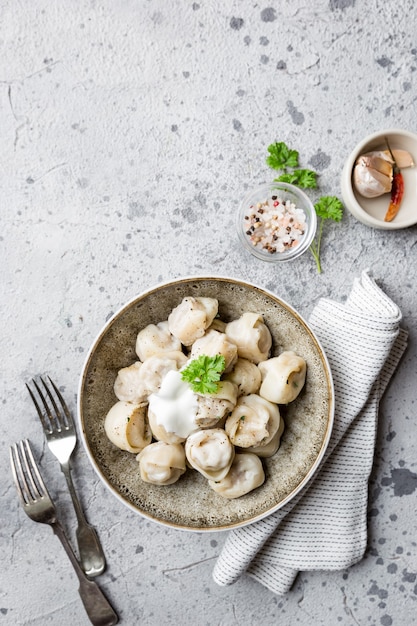 Rosyjskie pierogi z mięsem pelmeni