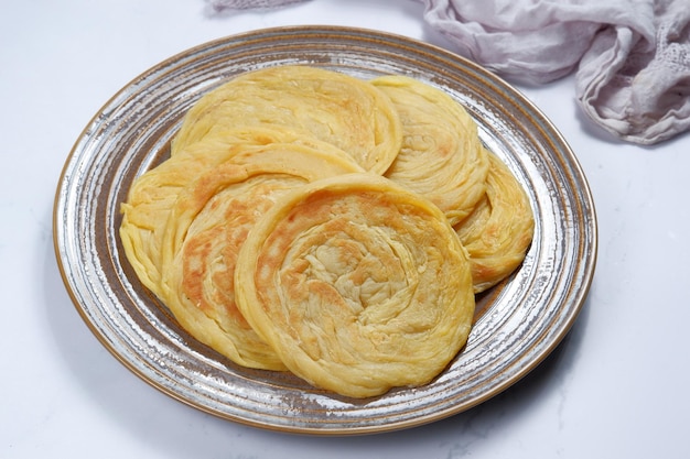 roti canai lub paratha Parotta płaski chleb lub znany również jako roti maryam w Indonezji