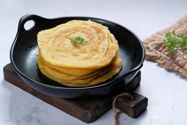 roti canai lub paratha Parotta płaski chleb lub znany również jako roti maryam w Indonezji