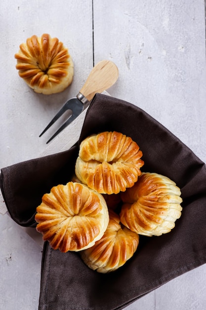 Roti coklat lub bułka z wełny Domowe słodkie bułeczki z nadzieniem czekoladowym