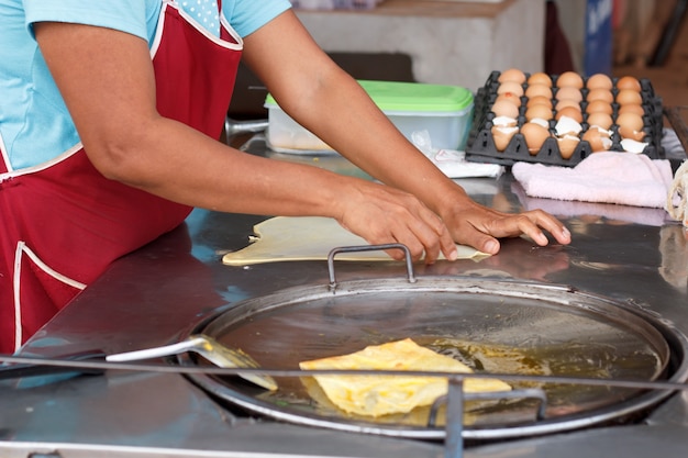 Roti (RODZAJ INDYJSKIEGO ŻYWNOŚCI Z MĄKI)