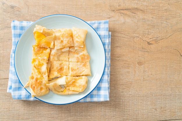 Roti z jajkiem i słodzonym skondensowanym mlekiem