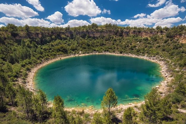 Round Jeziorna Geologiczna Formacja W Cuenca Prowinci, Castilla Los Angeles Mancha, Hiszpania.