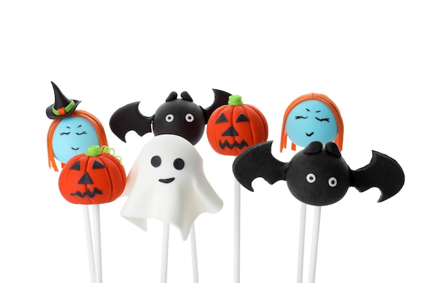 Różne ciasto o tematyce Halloween wyskakuje na białym tle