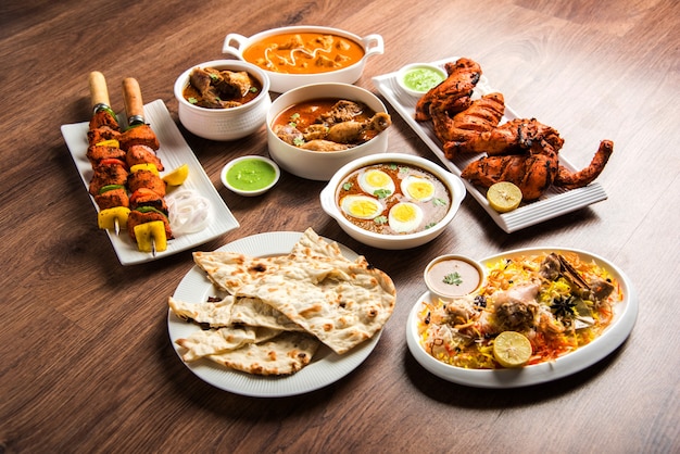 Różne indyjskie przepisy na potrawy nie wegetariańskie podawane w grupie. Obejmuje kurczaka curry, baraninę masala, anda lub curry jajeczne, kurczak maślany, biryani, murg tandoori, chicken-tikka i naa, roti na ramadan