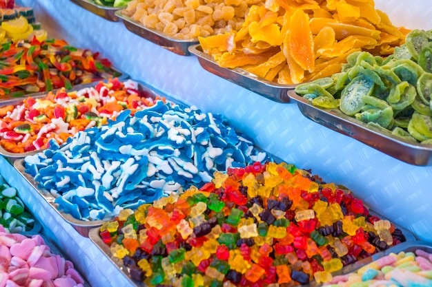 Różne Kolorowe Cukierki Gummi Candy Na Rynku.