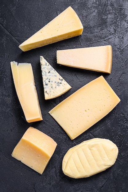 Różne rodzaje pysznego sera. Widok z góry