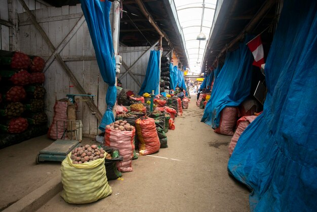 Różnorodność Peruwiańskich Ziemniaków Na Centralnym Rynku Miasta Cusco W Peru