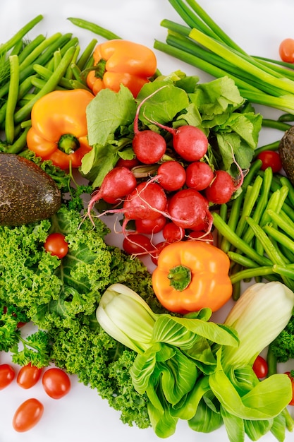 Różnorodność świeżych, zdrowych warzyw
