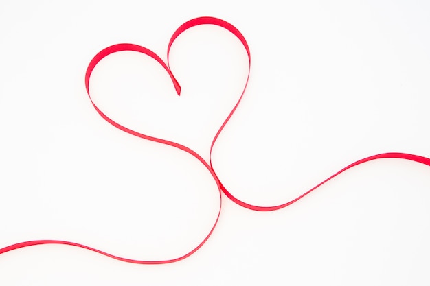 Zdjęcie różowa wstążka w kształcie serca