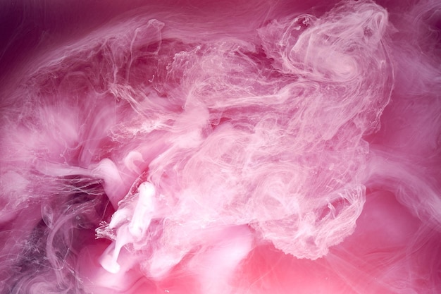 Różowy szary dym na czarnym tle atramentu kolorowa mgła abstrakcyjna wirująca dotyk ocean morze farba akrylowa pigment pod wodą