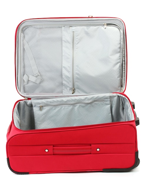 Rozpieczętowana pusta czerwona walizka odizolowywająca na bielu
