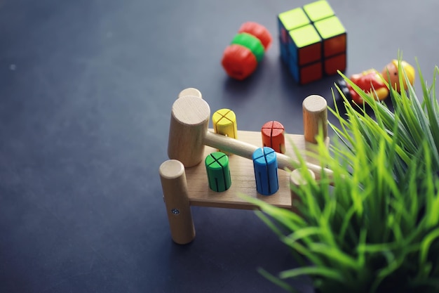 Rozwój dzieci Drewniana zabawka dziecięca na stole w kąciku zabaw Pokój dziecięcej kreatywności i samorozwoju Drewniany konstruktor
