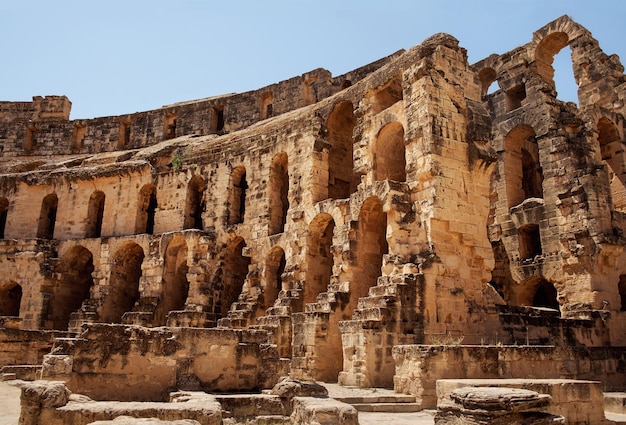 Ruiny amfiteatru w El Jem w Tunezji