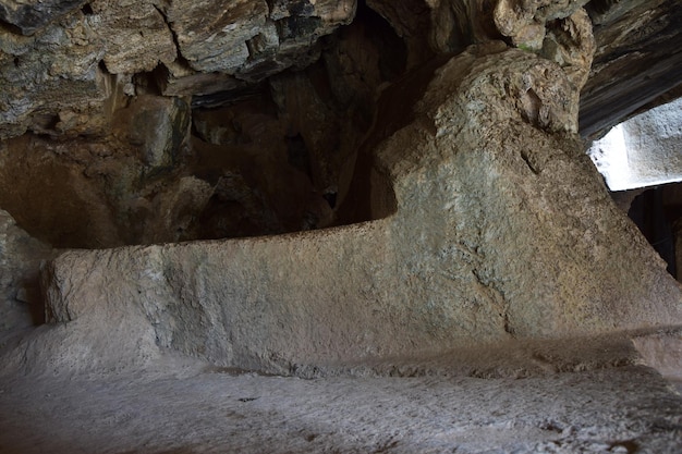 Ruiny Inków Podziemna jaskinia używana podczas starożytnych ceremonii Inków w Parku Archeologicznym Qenqo Cusco