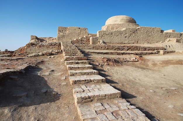 Ruiny Mohendżo daro w pobliżu rzeki Indus w dystrykcie Larkana Sindh Pakistan