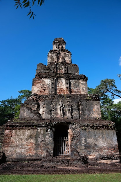 Ruiny satmahal prasada w polonnaruwa sri lanka