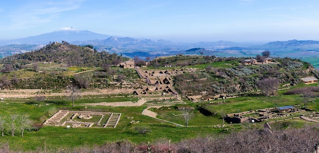 Ruiny starego miasta na stanowisku archeologicznym Morgantina na Sycylii