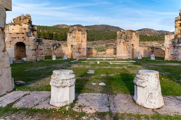 Ruiny starożytnego męczeństwa św Filipa w Turcji Hierapolis