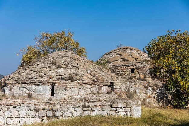 Ruiny starożytnego Traianoupolis z łaźniami termalnymi w pobliżu starożytnego miasta Hannah w pobliżu Alexandroupolis Evros Grecja