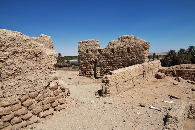 Ruiny starożytnej egipskiej świątyni na wyspie Sai, Nubia, Sudan