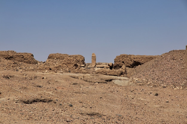 Ruiny starożytnej egipskiej świątyni na wyspie Sai, Nubia, Sudan