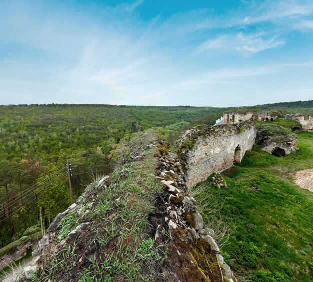 Ruiny zamku Jazlovets wiosna Tarnopol Ukraina