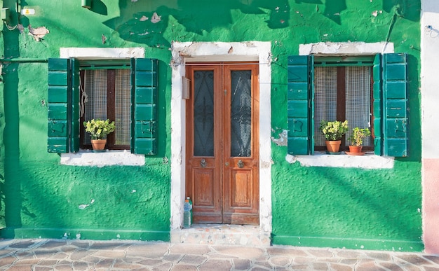Rusitc okna i drzwi w Burano