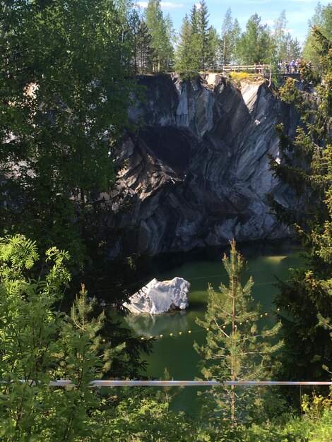 Ruskeala Mountain Park Karelia Nieopisano piękno naturalnego marmuru w przyrodzie