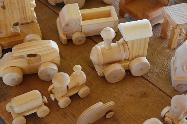 Zdjęcie rustykalne drewniane ręcznie robione zabawki.