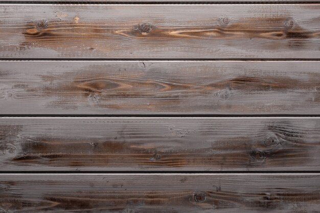 Zdjęcie rustykalne wyblakłe szare i brązowe tło z drewna z sękami i otworami na gwoździe kopiuje przestrzeń