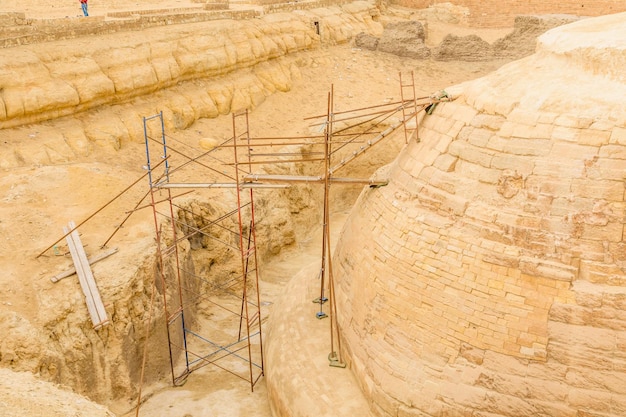 Rusztowanie za wielkim Sfinksem na płaskowyżu Giza Kair Egipt