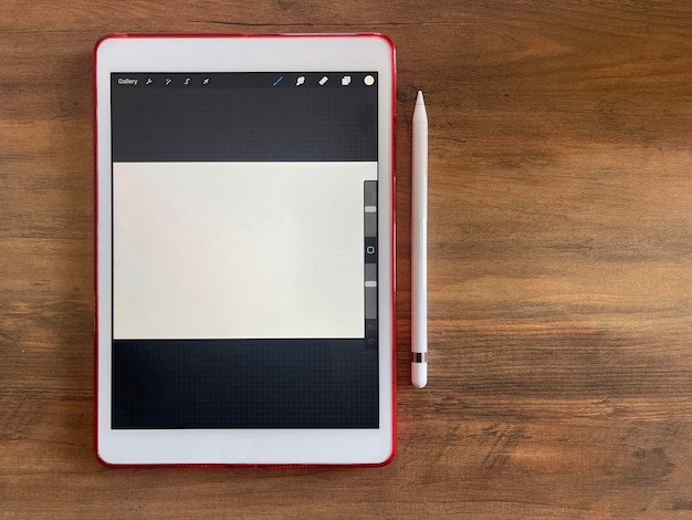 Rysik I Tablet Cyfrowy Na Drewnianym Biurku Artystów