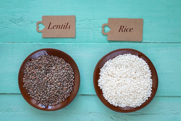 Ryż I Soczewica Na Turkusowym Tle Kompletne źródła Białka