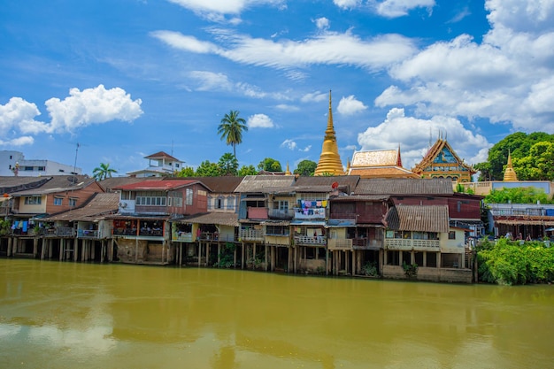 Rzeka Chanthaburi Klasyczna wioska w pobliżu rzeki Chanthaburi Stare Miasto Nabrzeże Punkt orientacyjny ze starym