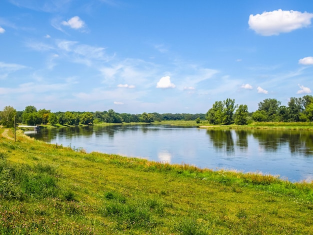 Rzeka HDR Elbe w Dessau w Niemczech